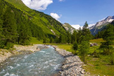 Avusturya Alpleri 'ndeki manzara. Grossglockner' ın etrafındaki yüksek Higt Tauern dağları. Avusturya.