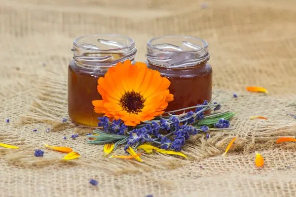 bal ve çiçekler - calendula ve lavanta