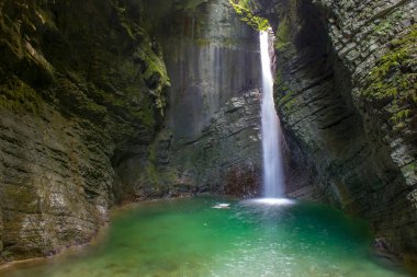Şelale Kozjak Slovenya'da Şehir Kobarid yakın.