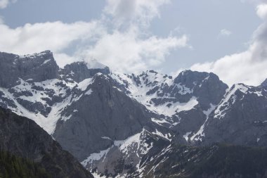 Devasa Alp dağlarının manzarası. Dachstein bölgesinin Avusturya Alplerinde (Avusturya 'da Styria) manzara)