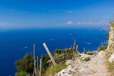 Sentiero degli Dei - Tanrıların Yolu, Amalfi Sahili boyunca Agerola 'dan Nocelle' e yürüyüş yolu, Campania, İtalya