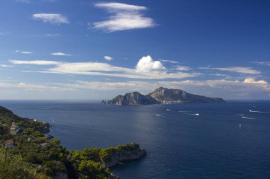 İtalya, Tyrhenian Denizi 'ndeki Capri Adası manzarası