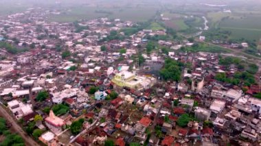 Hava görüntüsü. İkametgah evlerinin yukarıdan görünüşü. İHA atışı,