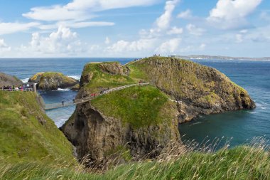 Carrick-a-rede Halat Köprüsü Ballintoy yakınlarındaki County Antrim, Kuzey İrlanda