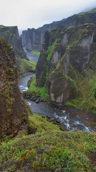 Поездка Исландию Красивый Пейзаж Знаменитый Каньон Фьядрарглюфур — стоковое фото