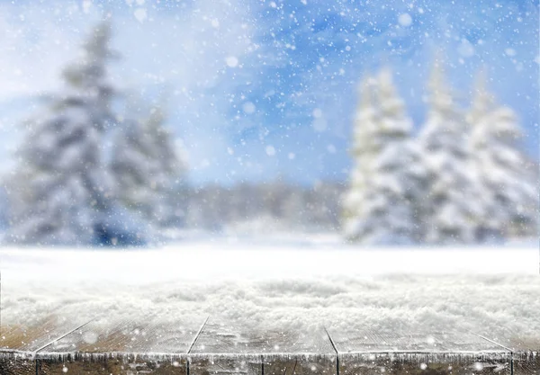 Vánoční Zimní Pozadí Zimní Sněhová Krajina Rustikální Dřevěný Stůl Sněhem — Stock fotografie