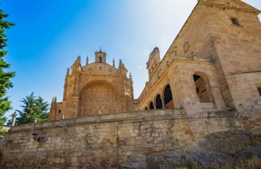 San Esteban Manastırı. Dominik Manastırı, Salamanca şehrindeki Plaza del Concilio de Trento (Trent Konseyi) 'nde yer almaktadır. İspanya. San Esteban Manastırı, neredeyse başlangıcından beri 