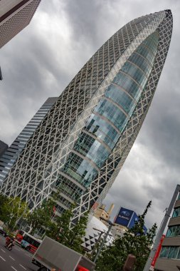 Tokio, Japonya - 4 Ağustos 2012: Mode Gakuen Koza Kulesi Shinjuku, Tokyo, Japonya. 2008 Emporis Skyscraper Ödülü (Altın) ile dünyada en çok tanınan gökdelenlerden biridir.