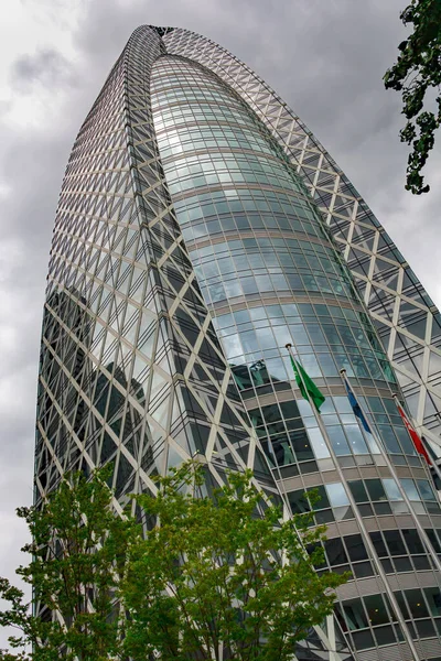 2012年8月4日 東京都新宿区のモード学園コクーンタワー 2008年のエンポリス スカイスクレーパー賞 を受賞した世界で最も有名な高層ビルの1つです — ストック写真
