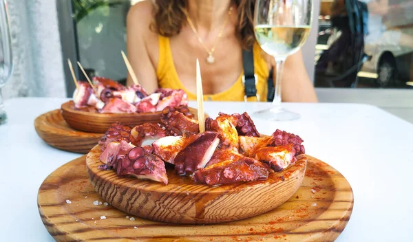 Smaczny Galicyjski Styl Gotowane Ośmiornicy Ziemniakami Papryka Oliwa Oliwek Pulpo — Zdjęcie stockowe