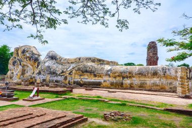 Wat Yai Chai Mongkol, Ayutthaya, Tayland 'da yaslanan eski Buda.