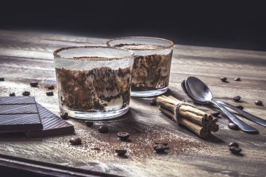 Çikolata, krema ve kahve