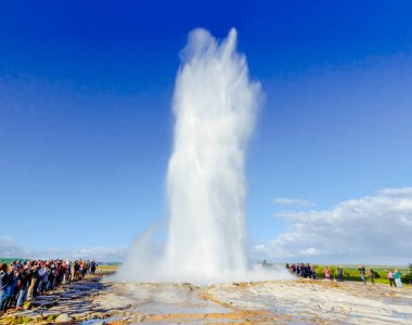 Strokkur geyiği patlaması, Altın Çember, İzlanda