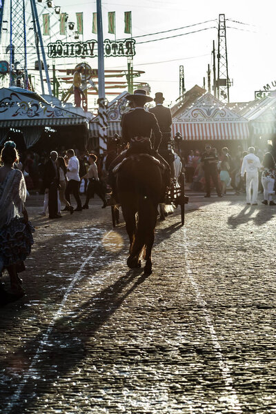Silueta Jinetes Atardecer Feria Abril Sevilla Cultura Española — Foto de Stock