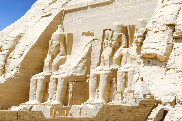 Колос Великий Храм Рамзеса Абу Сімбел Єгипет — стокове фото
