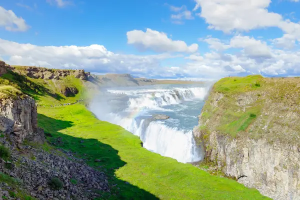 İnanılmaz Gullfoss şelalesi. Altın Çember rotası. İzlanda