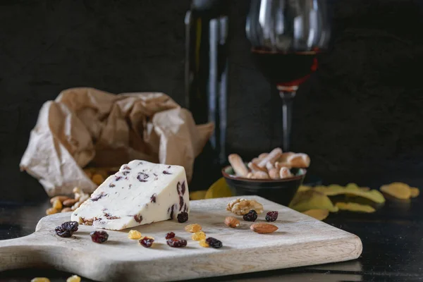 Wensleydale Cheese Cranberries Red Wine Honey Nuts Raisins Wooden Cutting — Stock Photo, Image