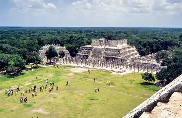 Vista Panorámica Del Templo Los Guerreros Chichén Itzá Una Ruina — Foto de Stock