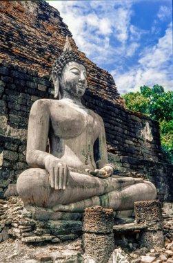 Antik Buddha Statue Sukhothai tarihi park, Mahathat Tapınak, Tayland.