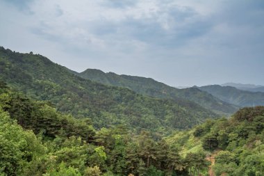 Dağ manzarası Çin Seddi 'nin Mutianyu bölgesinden görüldü..