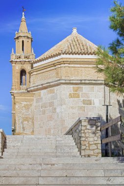 Estepa 'daki Santa Maria la Mayor Kilisesi, Seville ili. Endülüs 'teki büyüleyici beyaz köy. Güney İspanya. İspanya 'da resim gibi bir seyahat yeri.