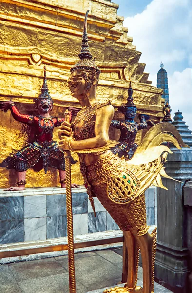 Arany Szobor Smaragd Buddha Templomában Wat Phra Kaew Nagy Királyi — Stock Fotó