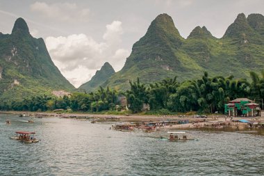 li Nehri karstik dağ manzarası yangshuo, Çin