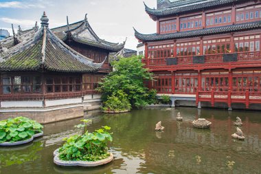 Yuyuan Garden 'da geleneksel pavyonlar (Mutluluk Bahçesi) Şangay, Çin