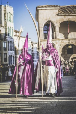 İspanya, Zamora 'daki Kutsal Hafta sırasında geçit töreni. İspanya, Zamora 'da Kutsal Hafta (Paskalya haftası), İsa' nın Tutkusu 'nun geleneksel anısıdır..