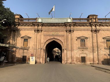 Lahor 'un Eski Duvarlı Kenti' nin ana giriş kapısı (DELHI GATE) Pakistan.