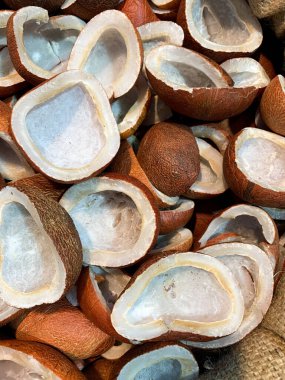 ham hindistan cevizleri kapanıyor.