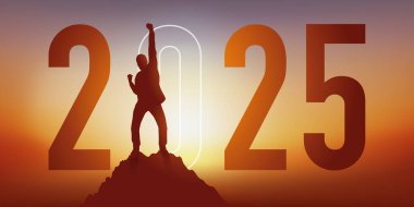 Başarı ve performans bayrağı altında 2025, bir dağın zirvesine tırmanma mücadelesine yükselen bir adam örneğiyle