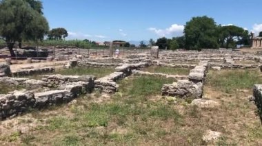 Paestum 'un arkeolojik kazılarının panoramik görüntüsü