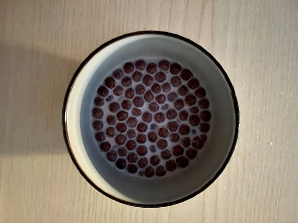 Κύπελλο Δημητριακών Latte Μπάλες Κακάο — Φωτογραφία Αρχείου