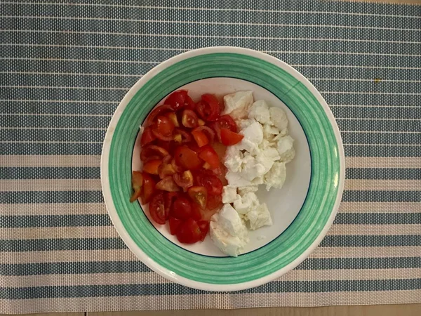 辣椒沙拉西红柿和莫扎拉 — 图库照片