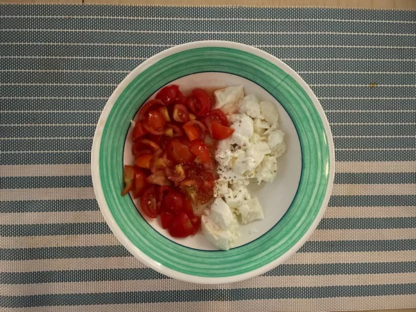 辣椒沙拉西红柿和莫扎拉 — 图库照片