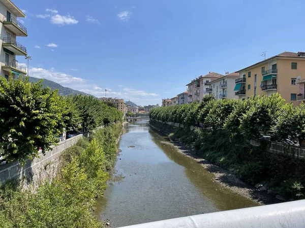 Rapallo şehrinde nehir botu