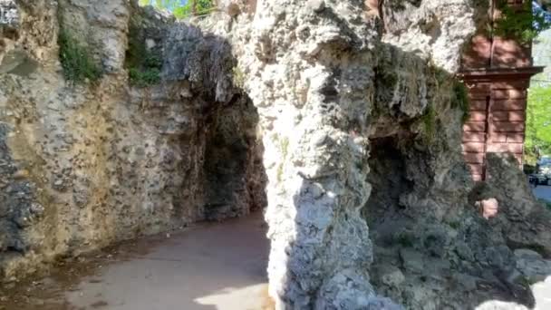 Felsige Höhlen Parco Del Valentino Turin — Stockvideo