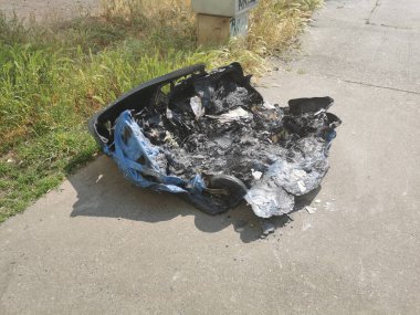Almanya 'da yakılmış kağıt konteynır (vandalizm)