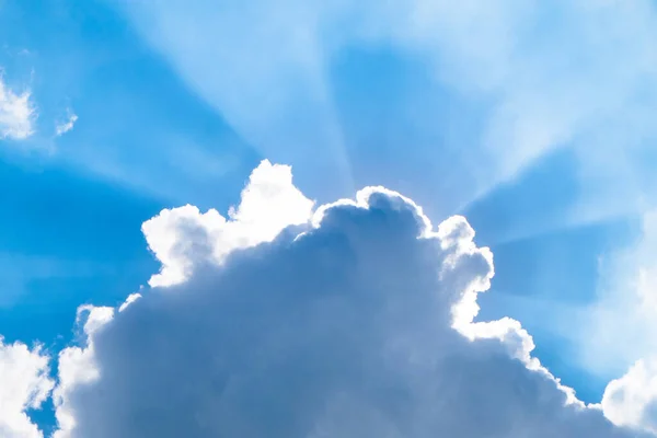 Белые Облака Покрывающие Солнце Природные Явления — стоковое фото