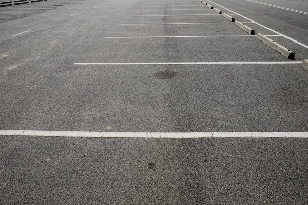 Пустой Открытый Паркинг — стоковое фото
