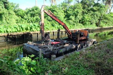 Thailan 'da kazma kanalı kazma makinesi BackHoe