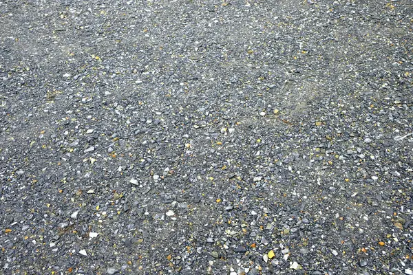 Zeminde taş taş taş parkeleri var.