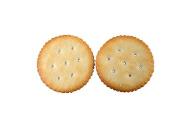 İki çıtır kraker, lezzetli atıştırmalıklar, beyaz arka planda izole edilmiş, kırpma yolu olan..