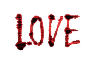 Kan harfleriyle yazılmış aşk sözcüğü, kesme yolu olan beyaz arka planda izole edilmiş.