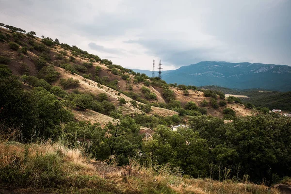 Gün boyunca güzel dağ manzarası. Kırım, Ukrayna.