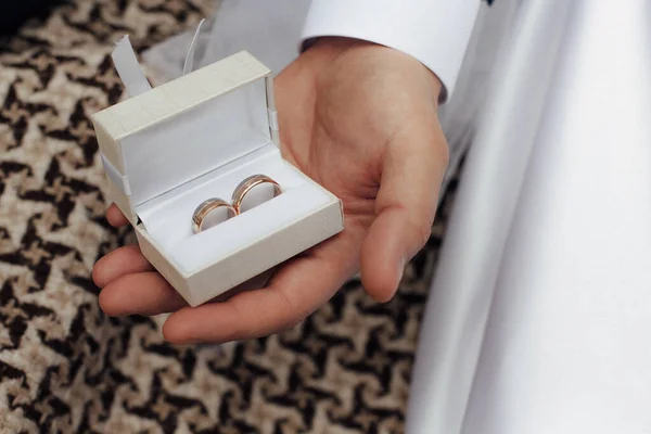 Groom Offers Take Gold Wedding Ring His Bride White Box — Stock Photo, Image