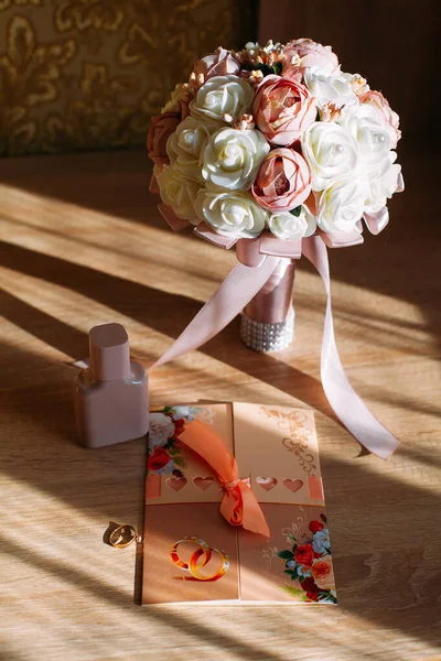 Art Photo Composition Bride Wedding Bouquet Pink Perfume Bottle Invitation —  Fotos de Stock