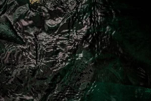 Imagem Criativa Material Enrugado Verde Molhado Subaquático Com Ondas Para — Fotografia de Stock