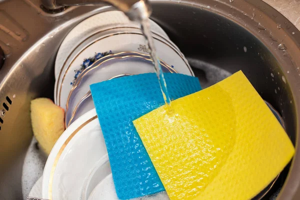Composition Washing Dishes Set Large Plates Colored Cloths Sponge Lie — Stock Photo, Image